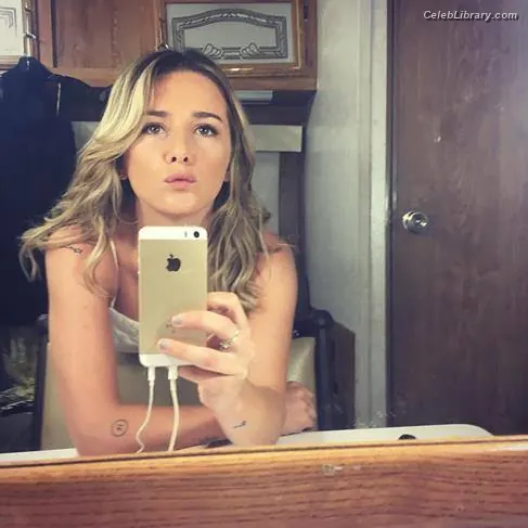 Addison Timlin photo 10 of 685