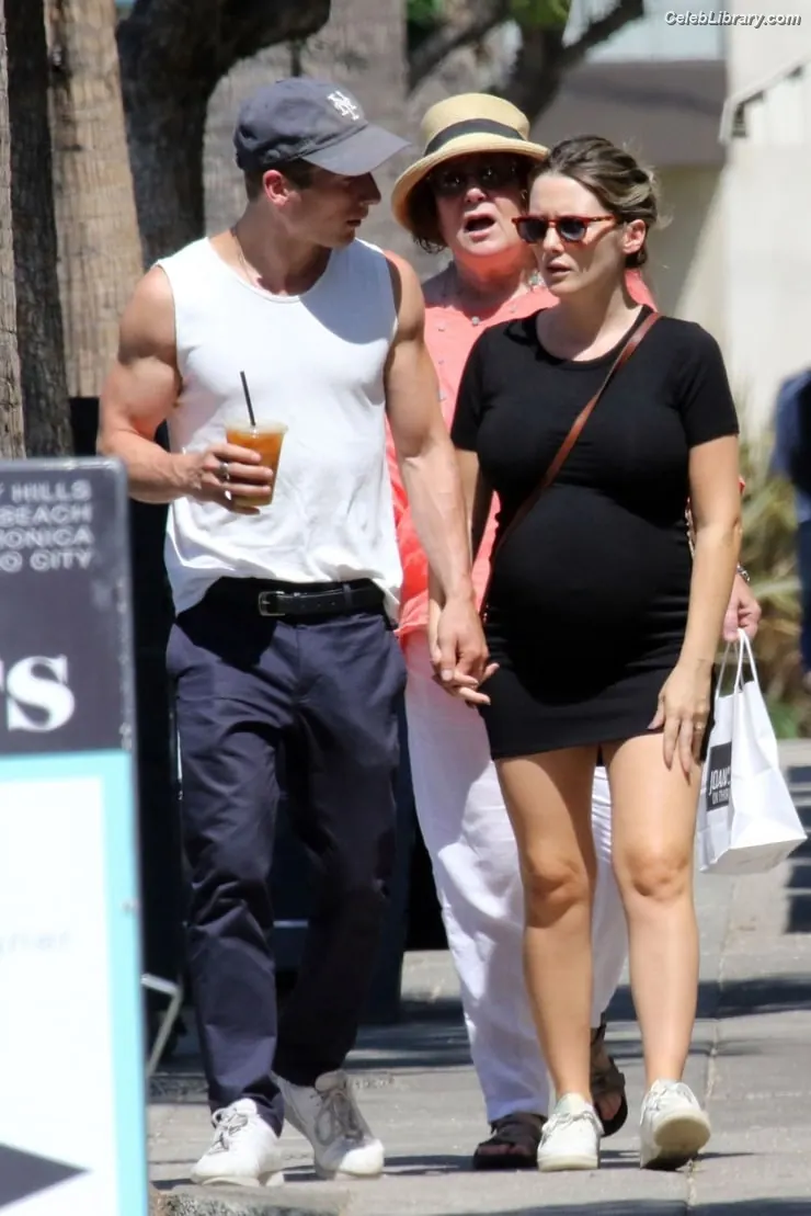 Addison Timlin photo 9 of 685