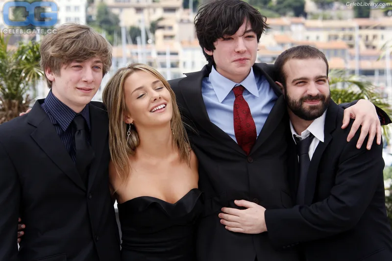 Addison Timlin photo 16 of 686