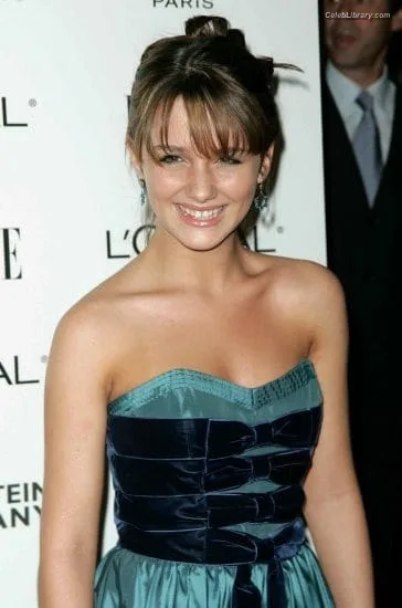 Addison Timlin photo 1 of 686