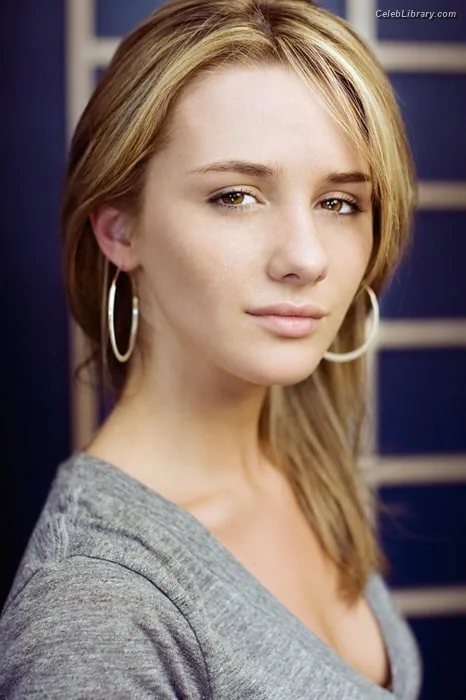 Addison Timlin photo 1 of 686