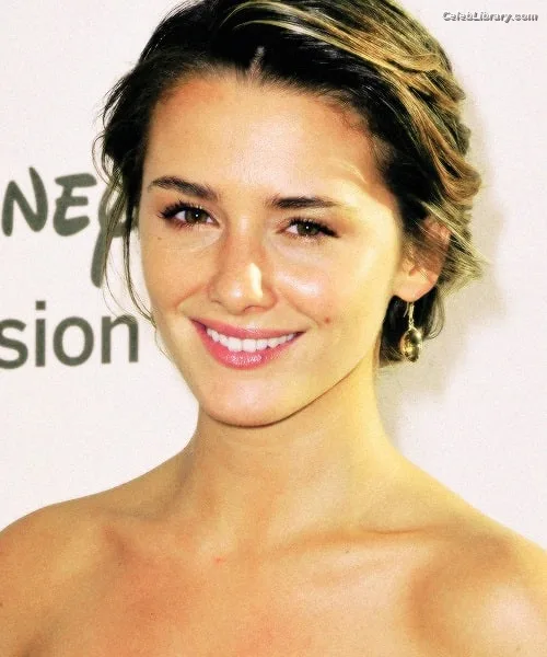 Addison Timlin photo 1 of 686