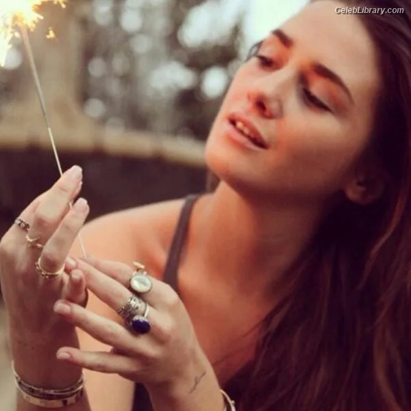 Addison Timlin photo 14 of 686