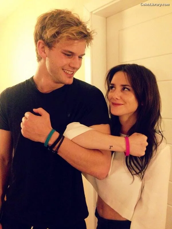 Addison Timlin photo 15 of 686