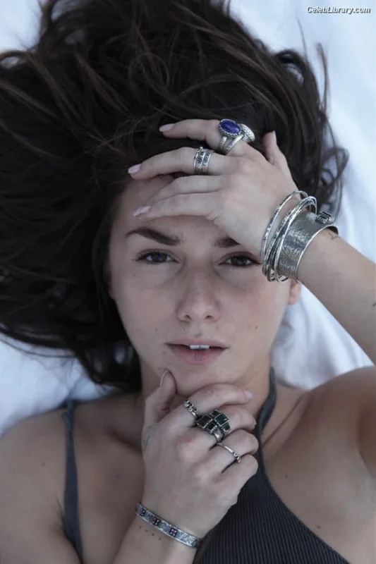 Addison Timlin photo 16 of 686