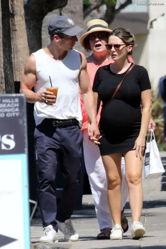 Addison Timlin photo 9 of 686