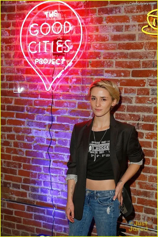 Addison Timlin photo 11 of 686