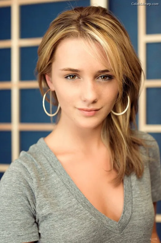 Addison Timlin photo 4 of 686