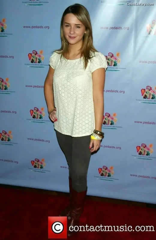 Addison Timlin photo 3 of 686