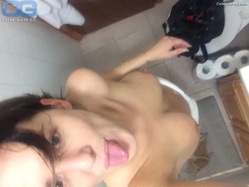 Addison Timlin photo 22 of 686