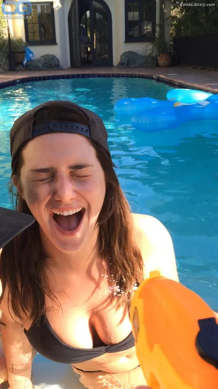 Addison Timlin photo 24 of 686