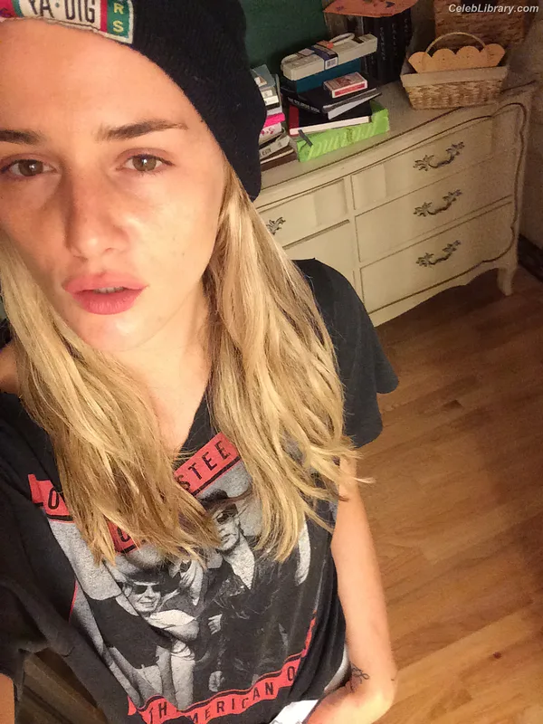 Addison Timlin photo 16 of 686