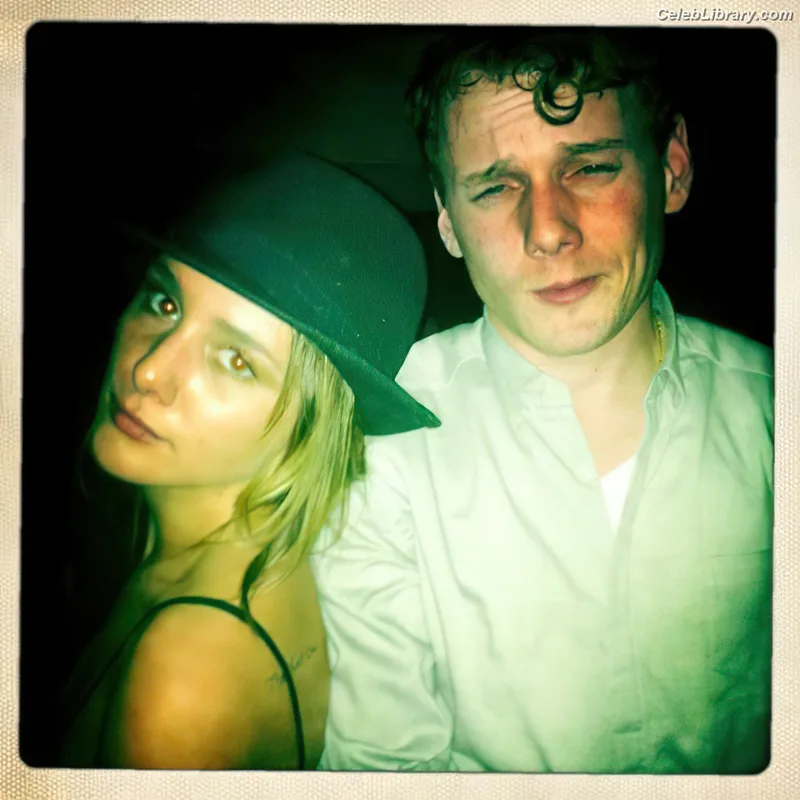Addison Timlin photo 4 of 686