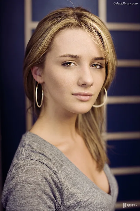 Addison Timlin photo 9 of 686