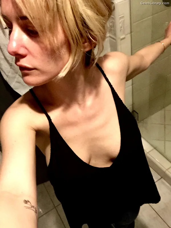 Addison Timlin photo 3 of 686