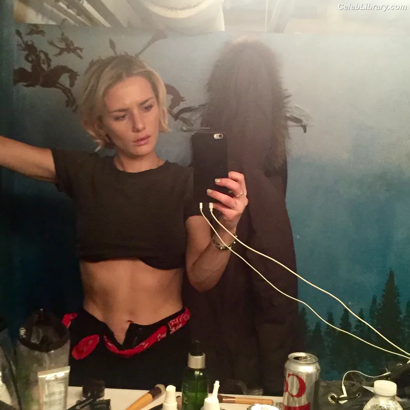 Addison Timlin photo 2 of 686