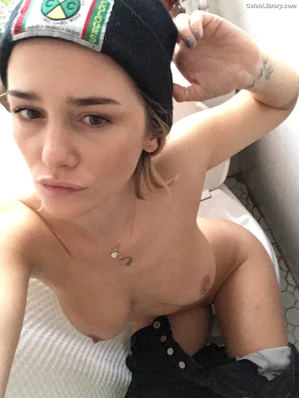 Addison Timlin photo 6 of 686
