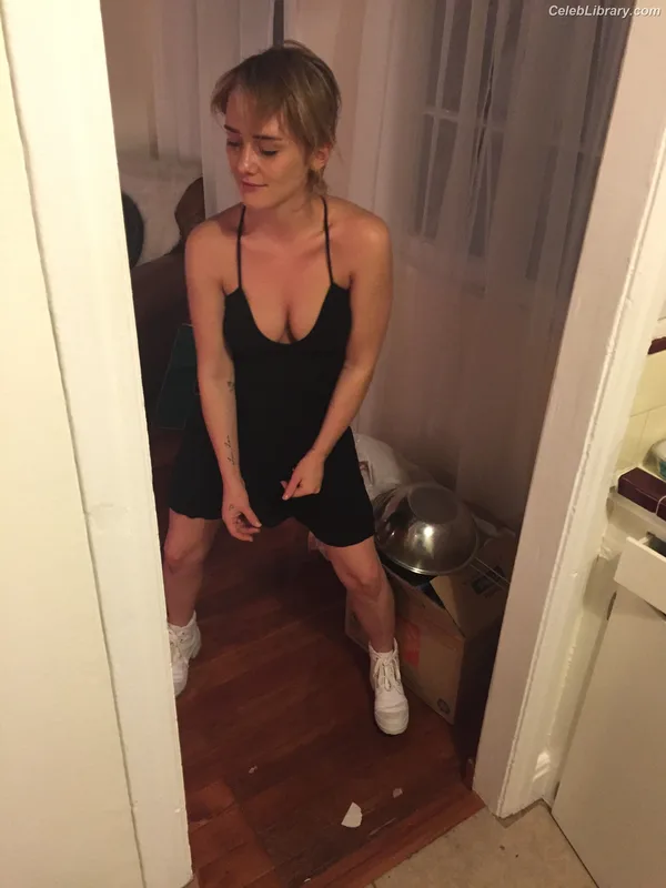 Addison Timlin photo 18 of 686