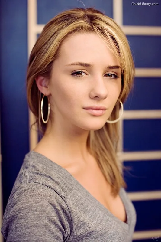 Addison Timlin photo 12 of 686