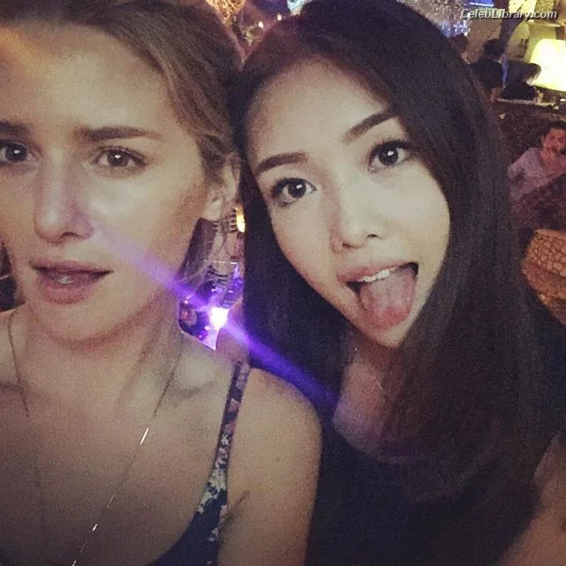 Addison Timlin photo 11 of 686