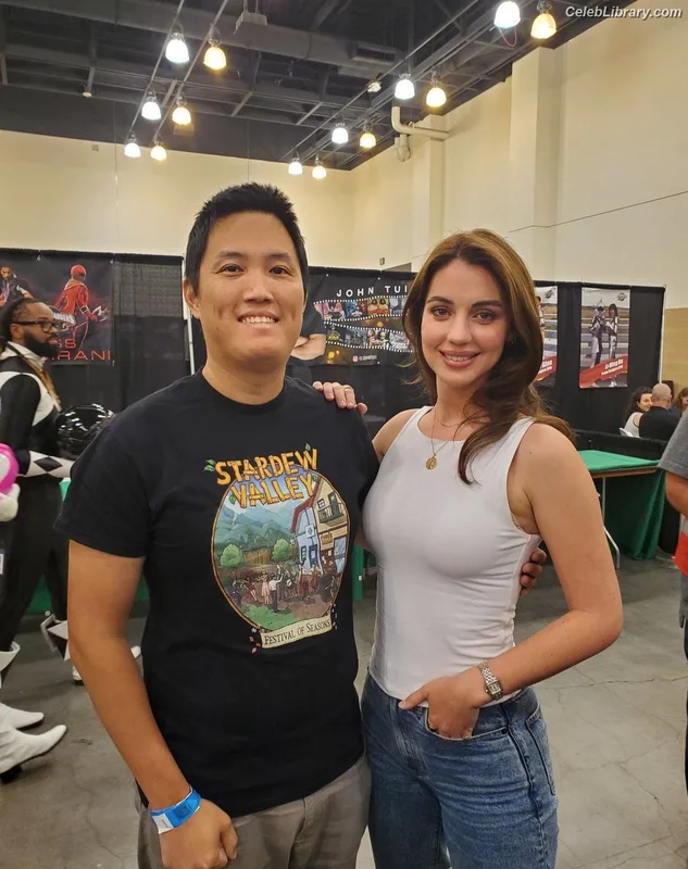 Adelaide Kane photo 3 of 237