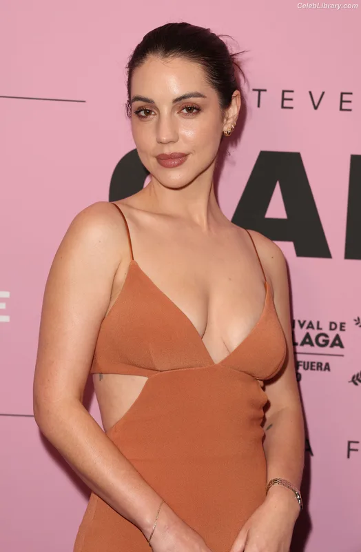 Adelaide Kane photo 5 of 237