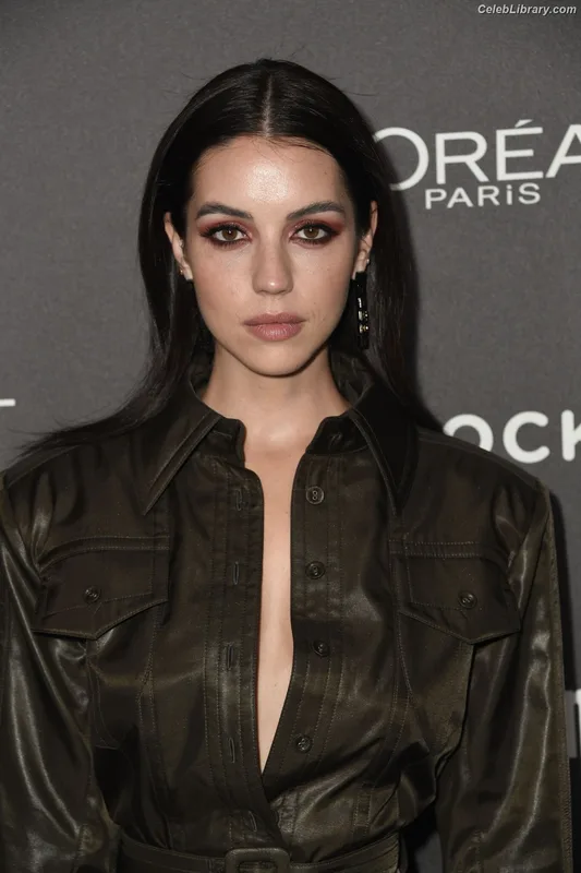 Adelaide Kane photo 11 of 237