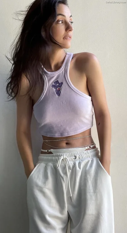 Adelaide Kane photo 14 of 237