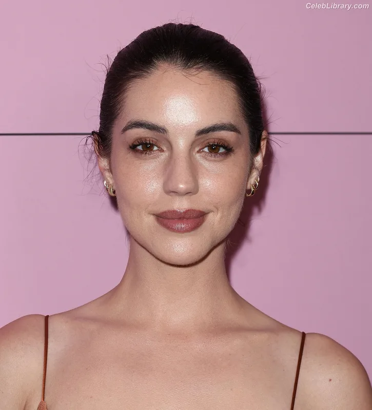 Adelaide Kane photo 9 of 237