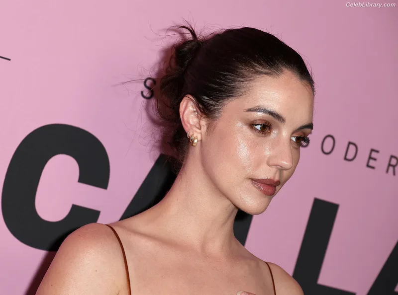 Adelaide Kane photo 13 of 237