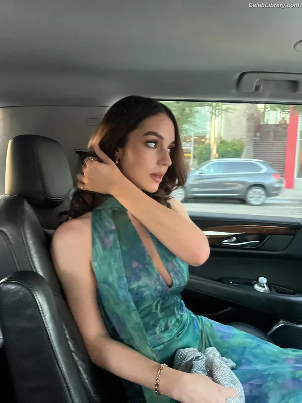 Adelaide Kane photo 16 of 237