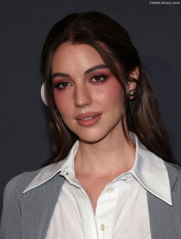 Adelaide Kane photo 5 of 237