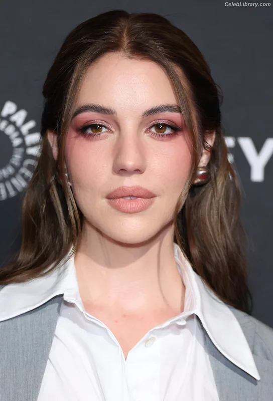 Adelaide Kane photo 5 of 237
