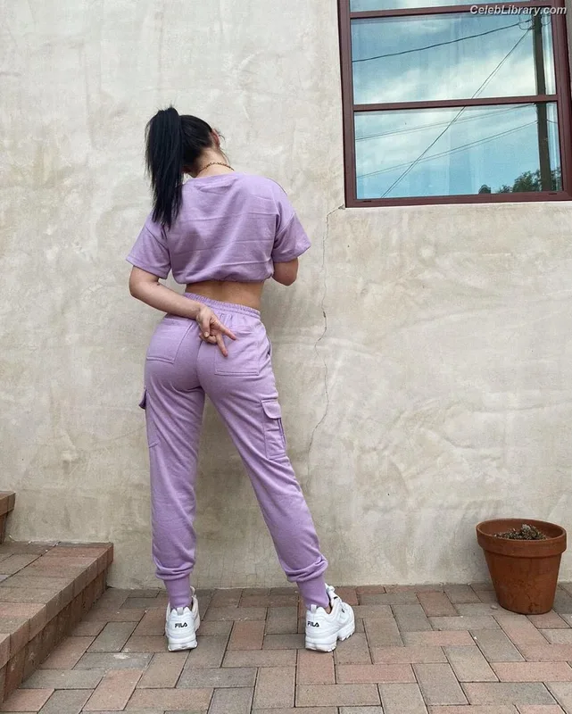 Adelaide Kane photo 11 of 237
