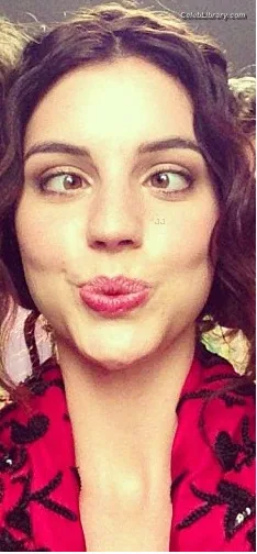Adelaide Kane photo 3 of 237