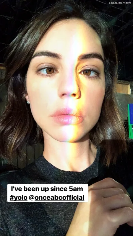 Adelaide Kane photo 6 of 237