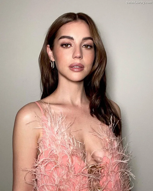 Adelaide Kane photo 11 of 237