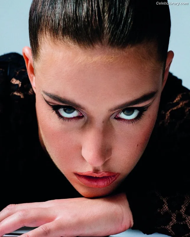 Adèle Exarchopoulos photo 1 of 602