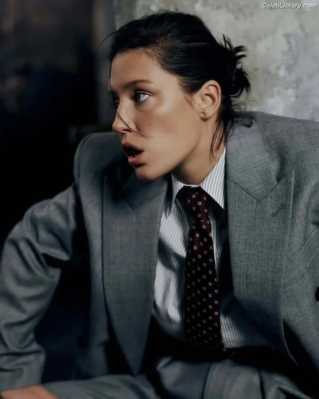 Adèle Exarchopoulos photo 2 of 602
