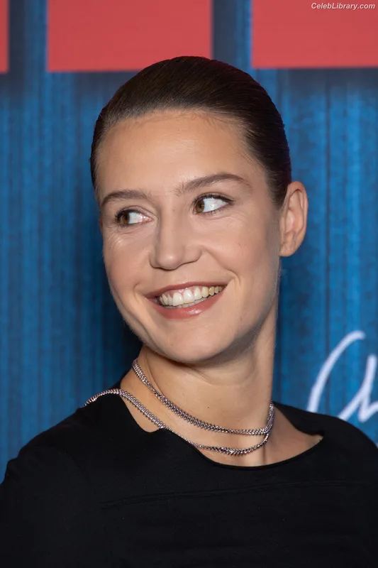 Adèle Exarchopoulos photo 17 of 602