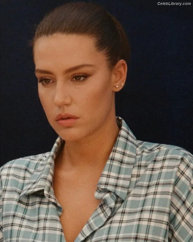Adèle Exarchopoulos photo 2 of 602