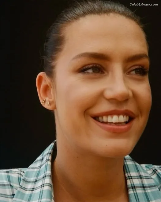 Adèle Exarchopoulos photo 7 of 602