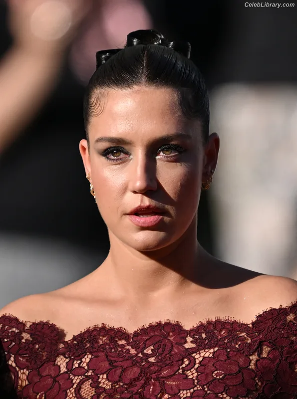 Adèle Exarchopoulos photo 3 of 602