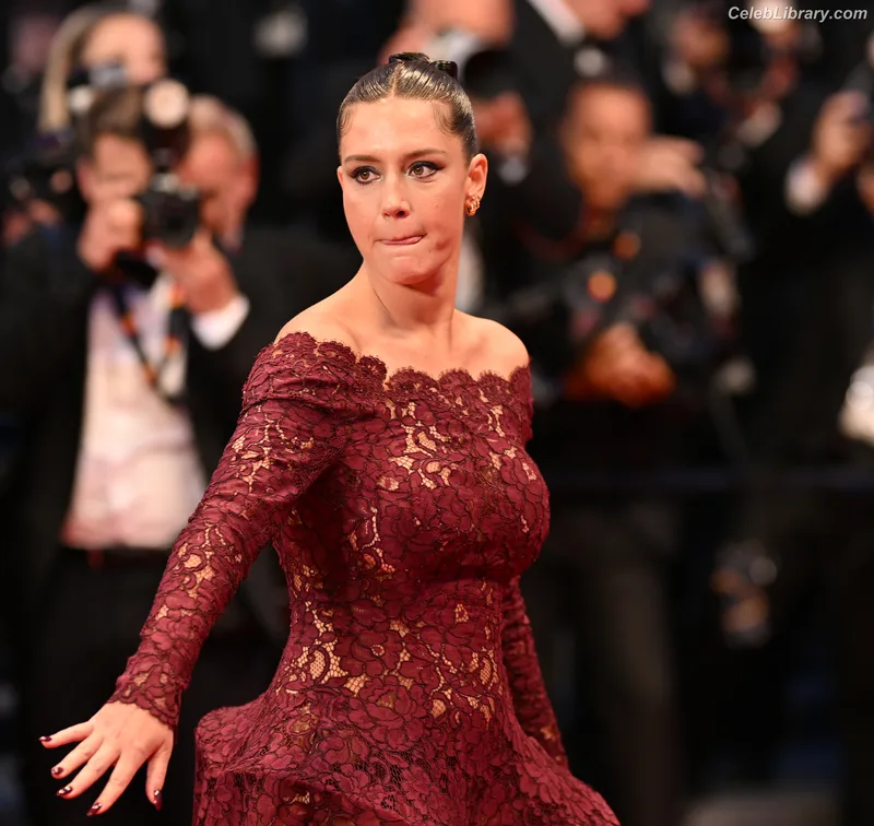 Adèle Exarchopoulos photo 11 of 602