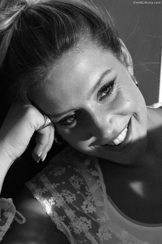 Adèle Exarchopoulos photo 4 of 602