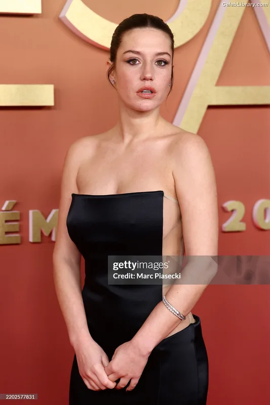 Adèle Exarchopoulos photo 3 of 602