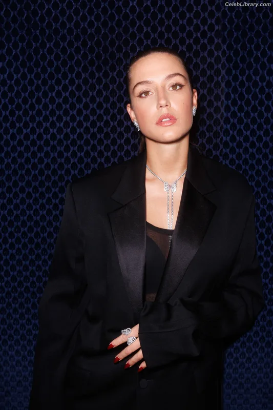 Adèle Exarchopoulos photo 9 of 602