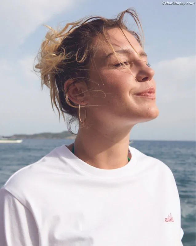 Adèle Exarchopoulos photo 11 of 602