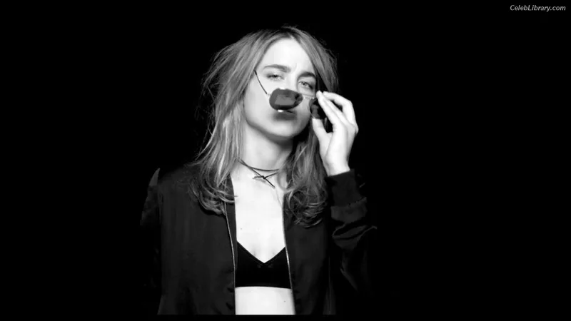 Adèle Haenel photo 4 of 260