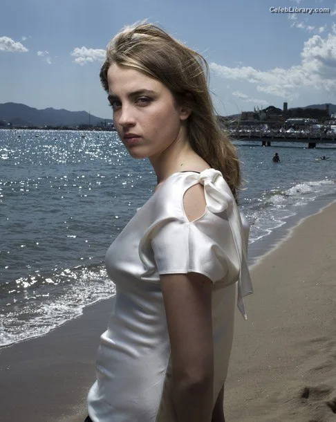 Adèle Haenel photo 14 of 260